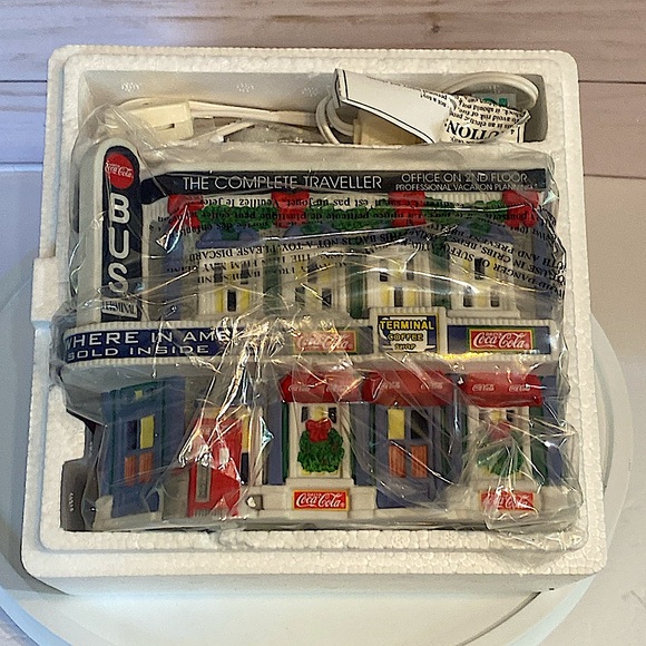 COCA COLA - Village Bus Station - Town Square Collection - Picture 8 of 12